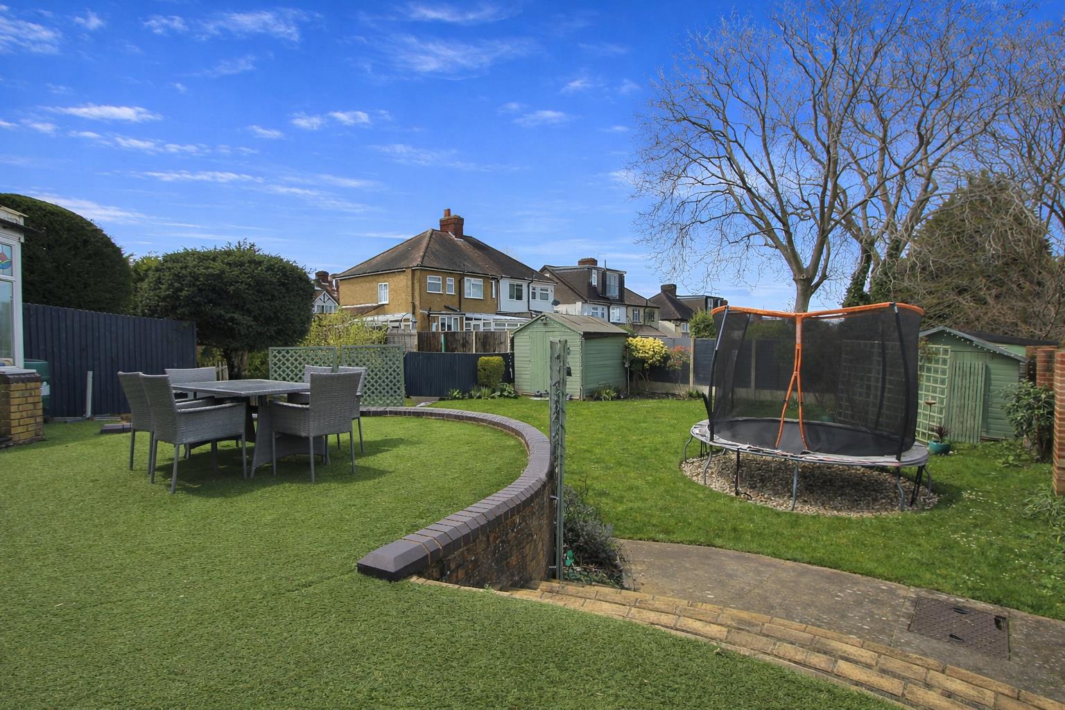 5 bed property in Stanley Park Road, Carshalton